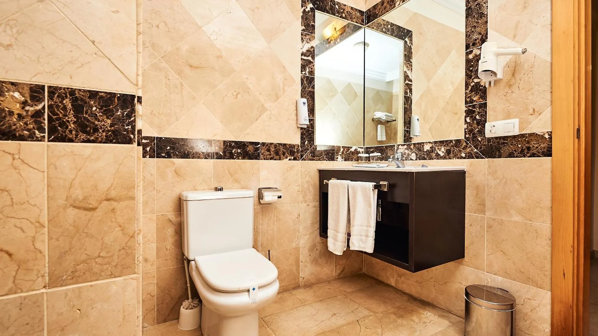 אדחה Kn Aparthotel Panoramica ספרד