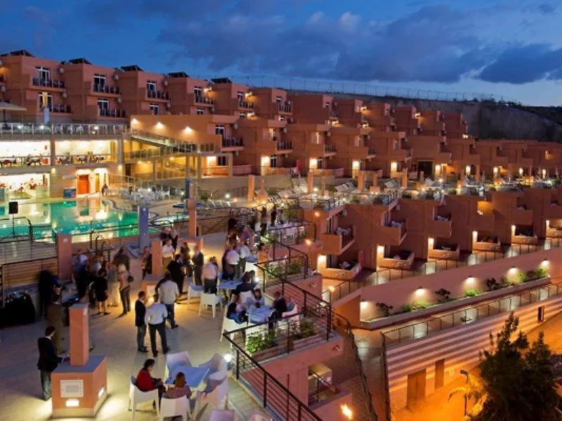 ***  אדחה Kn Aparthotel Panoramica ספרד